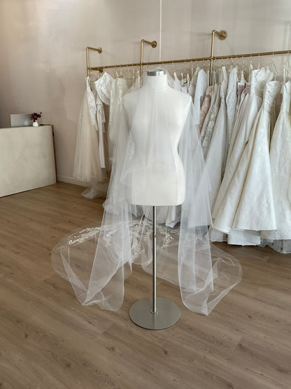 Monique Lhuillier - Etoile Veil (Cathedral)
