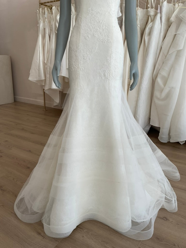 Vera Wang Georgina l Sample Wedding Dress l Los Angeles Vera Wang Georgina l Sample Wedding Dress l Los Angeles
