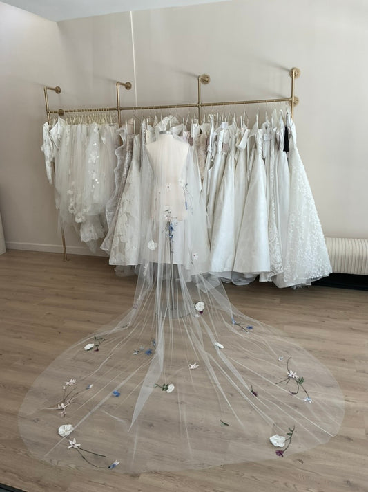 Monique Lhuillier - Liliana Veil (Cathedral)