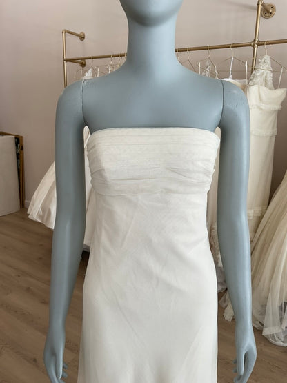 Vintage Vera Wang Tulle Empire Waist Column Gown l Preowned Wedding Dress l Los Angeles Vintage Vera Wang Tulle Empire Waist Column Gown l Preowned Wedding Dress l Los Angeles