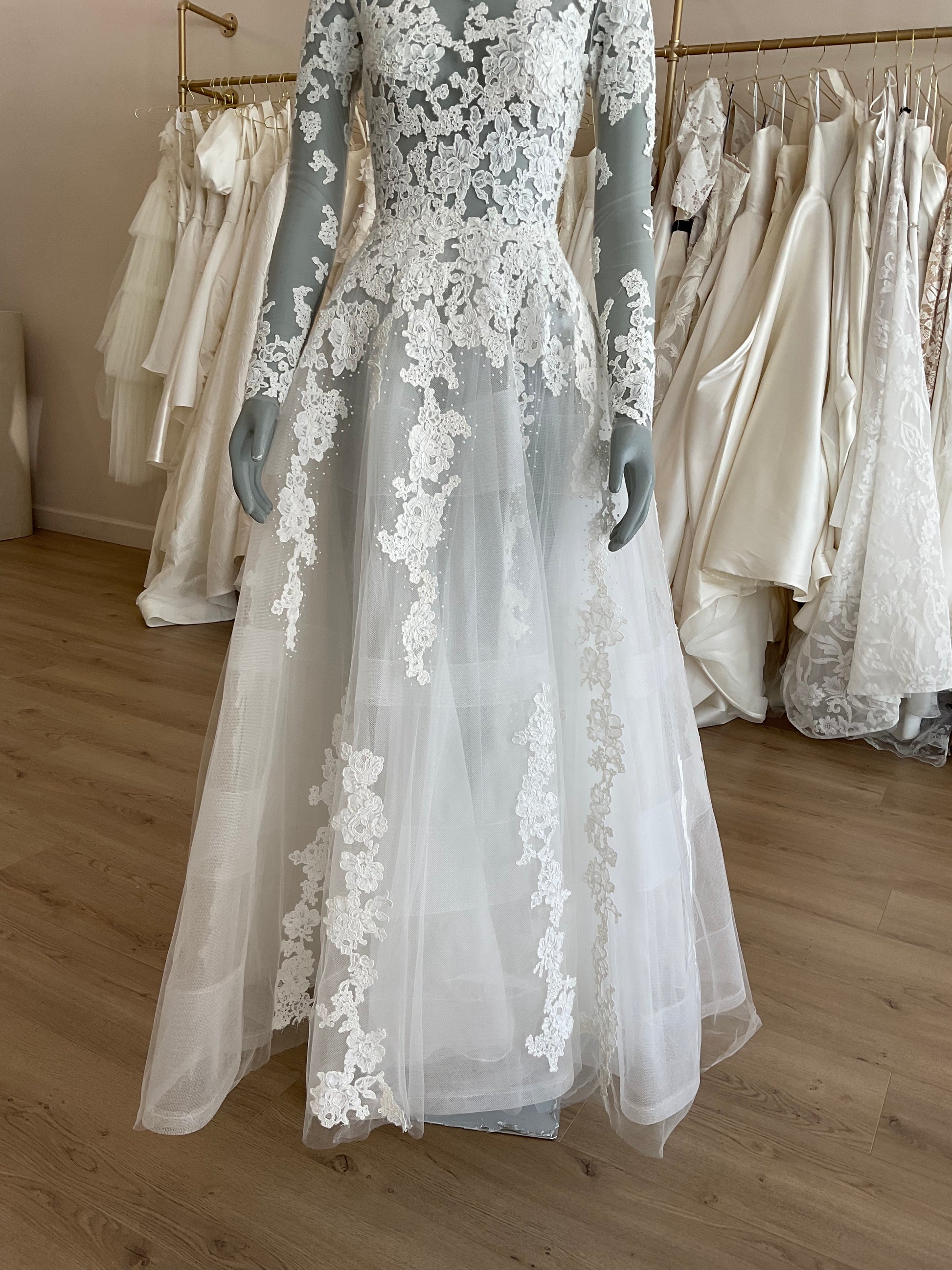 Reem Acra Adore l USed Wedding Dress l Los Angeles Reem Acra Adore l USed Wedding Dress l Los Angeles
