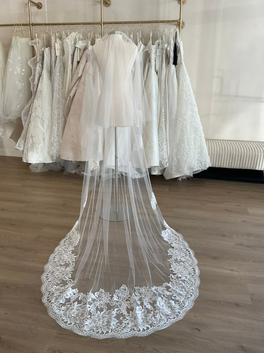 Monique Lhuillier- Sistene Lace Veil (Cathedral)