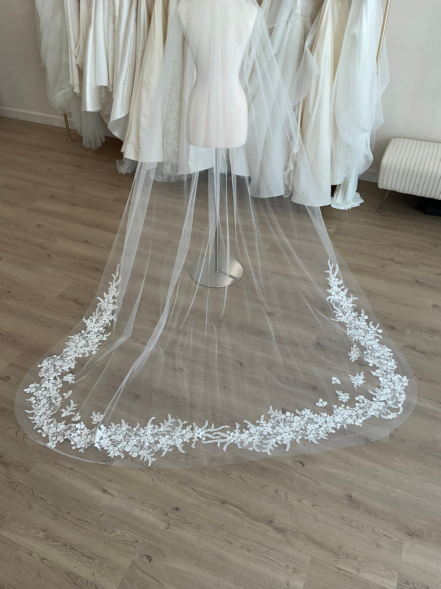 Amsale - R370 Veil