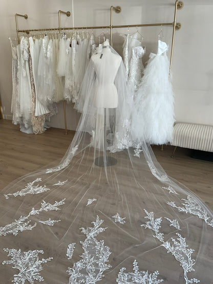 Monique Lhuillier - Splendid Veil (Cathedral)