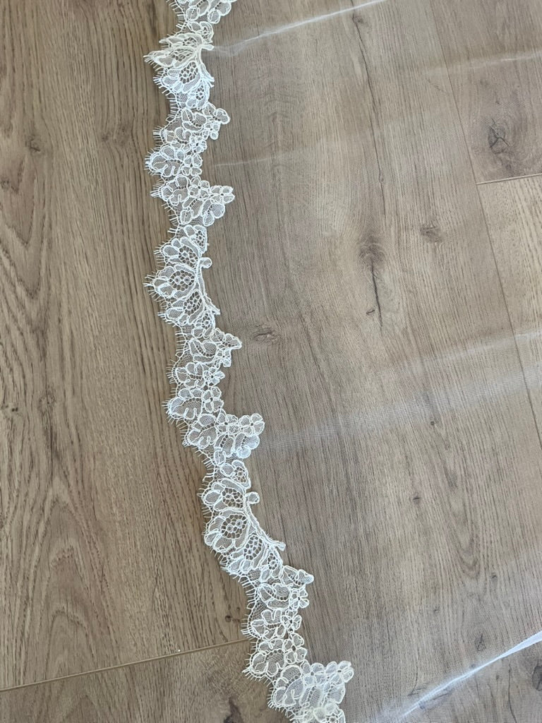 Monique Lhuillier - Veil 90-72 (Cathedral)