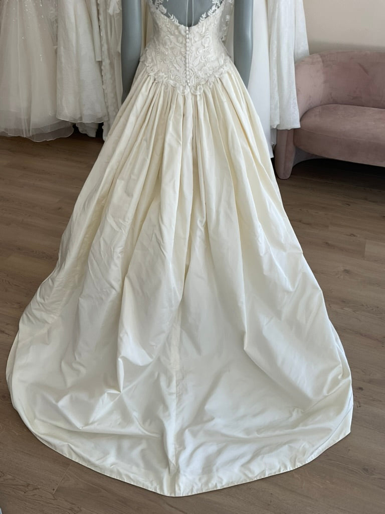 Oscar De La Renta - Campbell w/ Veil(4)