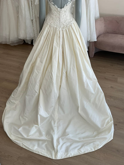 Oscar De La Renta - Campbell w/ Veil(4)