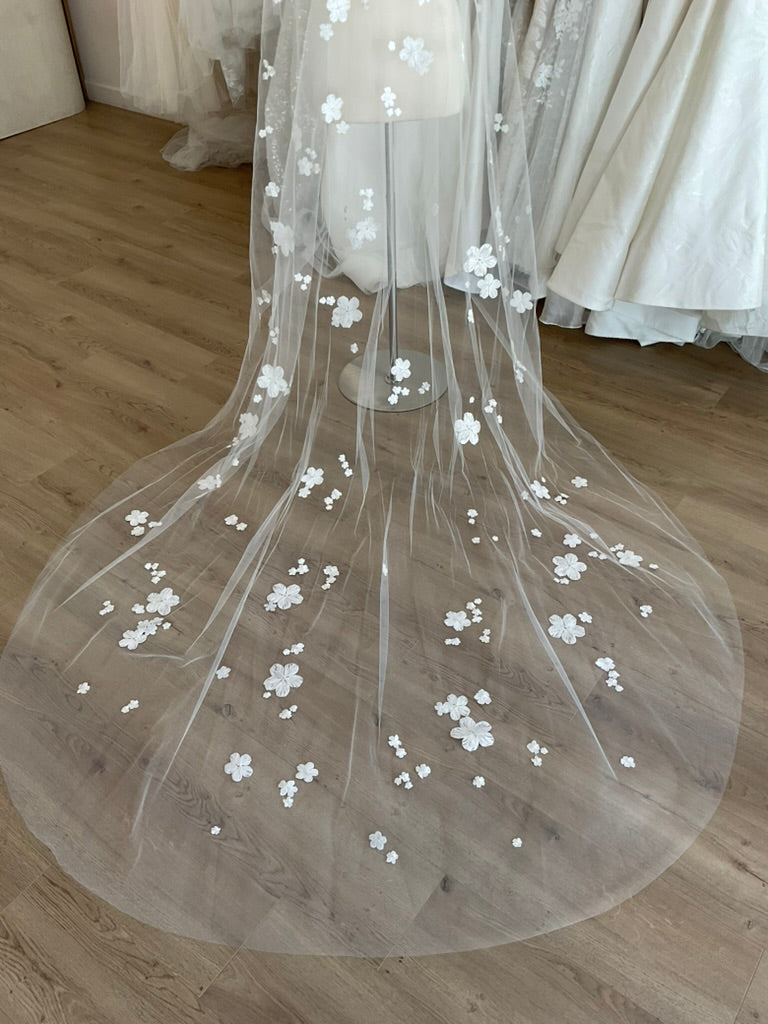Mira Zwillinger - Karla Veil