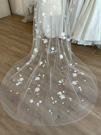 Mira Zwillinger - Karla Veil