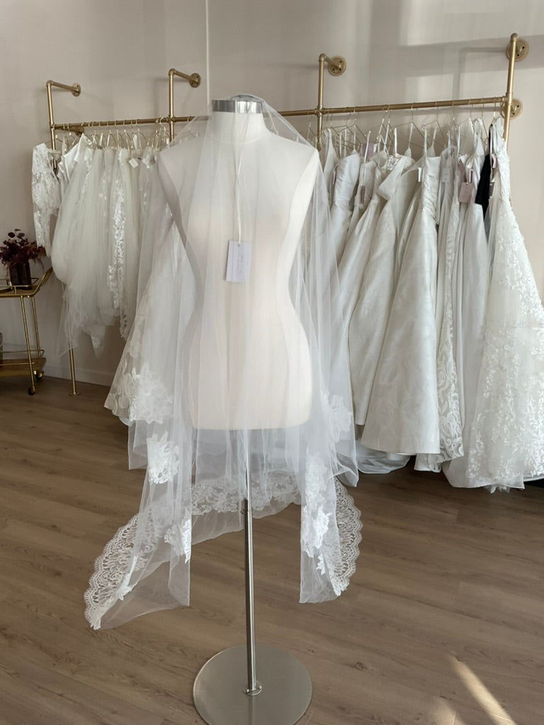 Monique Lhuillier- Sistene Lace Veil (Cathedral)