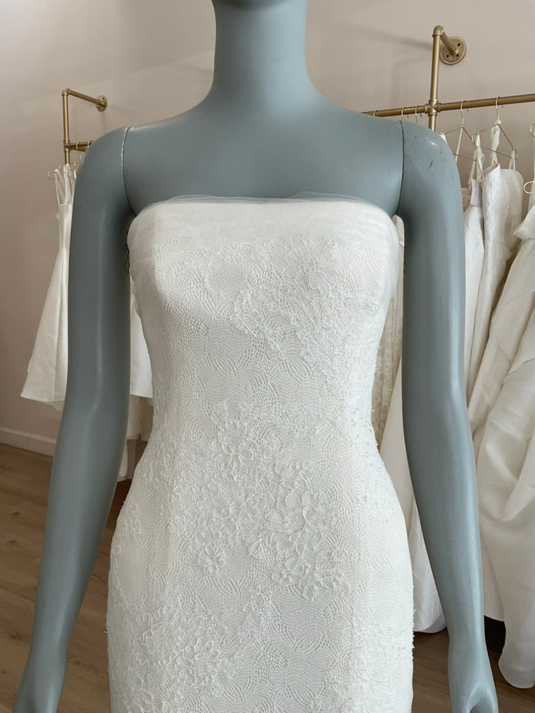 Vera Wang Georgina l Sample Wedding Dress l Los Angeles Vera Wang Georgina l Sample Wedding Dress l Los Angeles