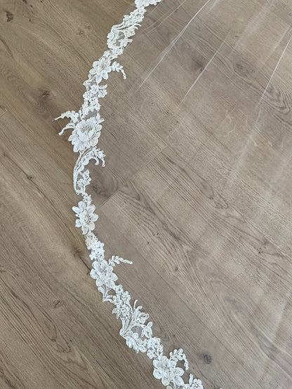 Monique Lhuillier - Astrid Veil (Cathedral)