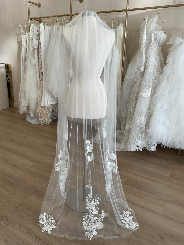 Pronovias - V-2940  (Waltz)