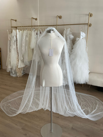 Reem Acra - Scattered Pearls all over (Cathedral)
