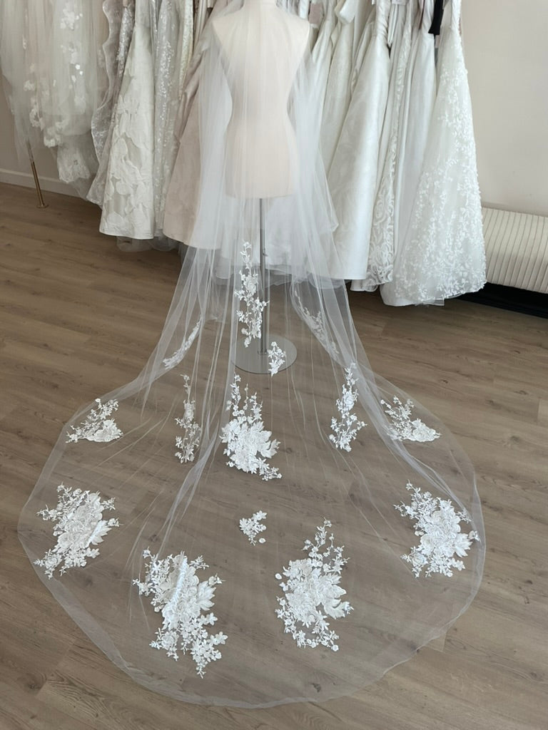 Monique Lhuillier - Carousel Veil (Chapel)