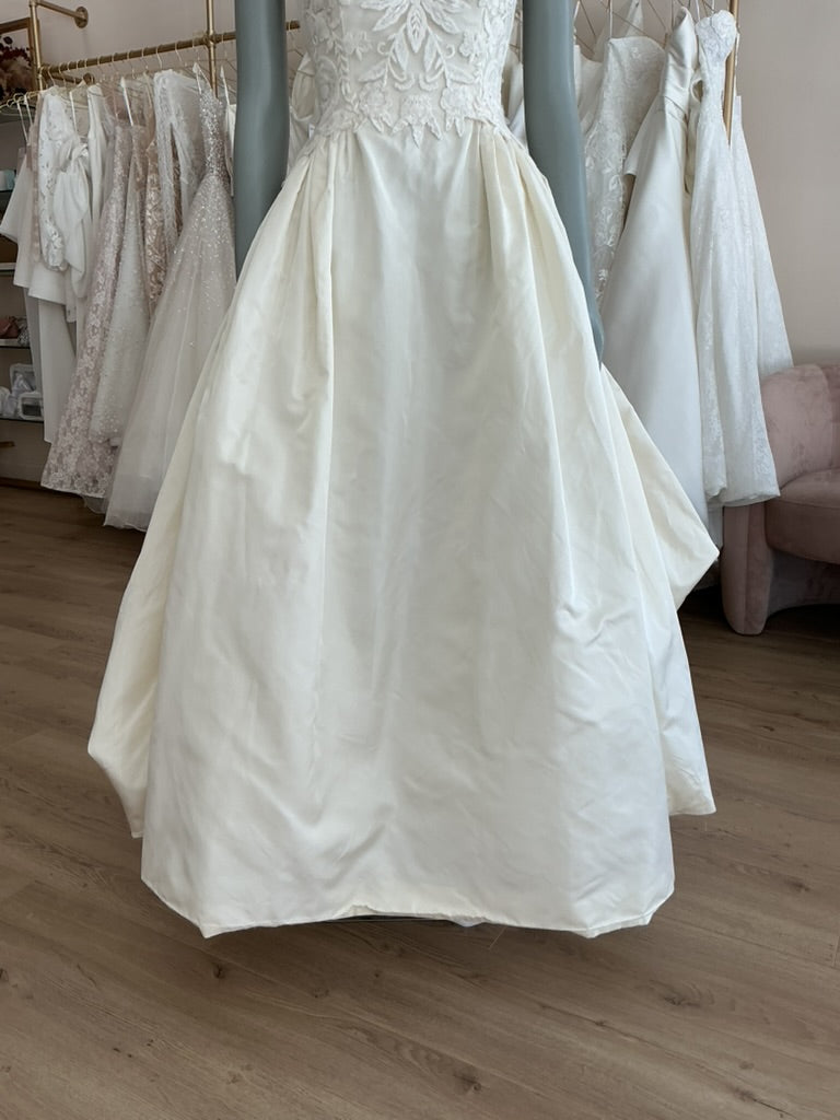 Oscar De La Renta - Campbell w/ Veil(4)