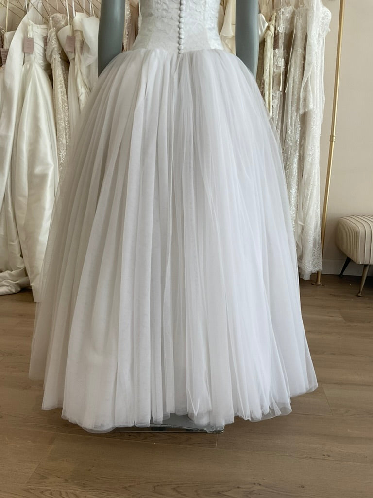 Vera Wang - Vintage Lace Ballgown (8)