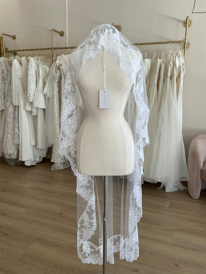Cocoe Voci - French Lace Mantilla Veil