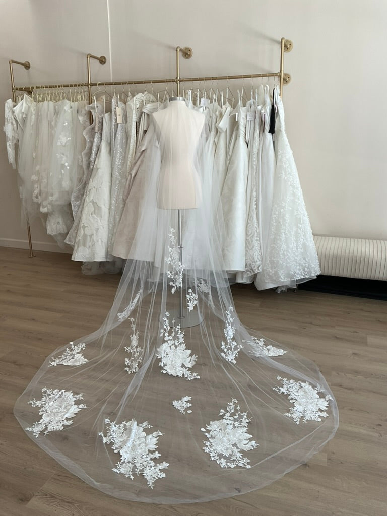 Monique Lhuillier - Carousel Veil (Chapel)