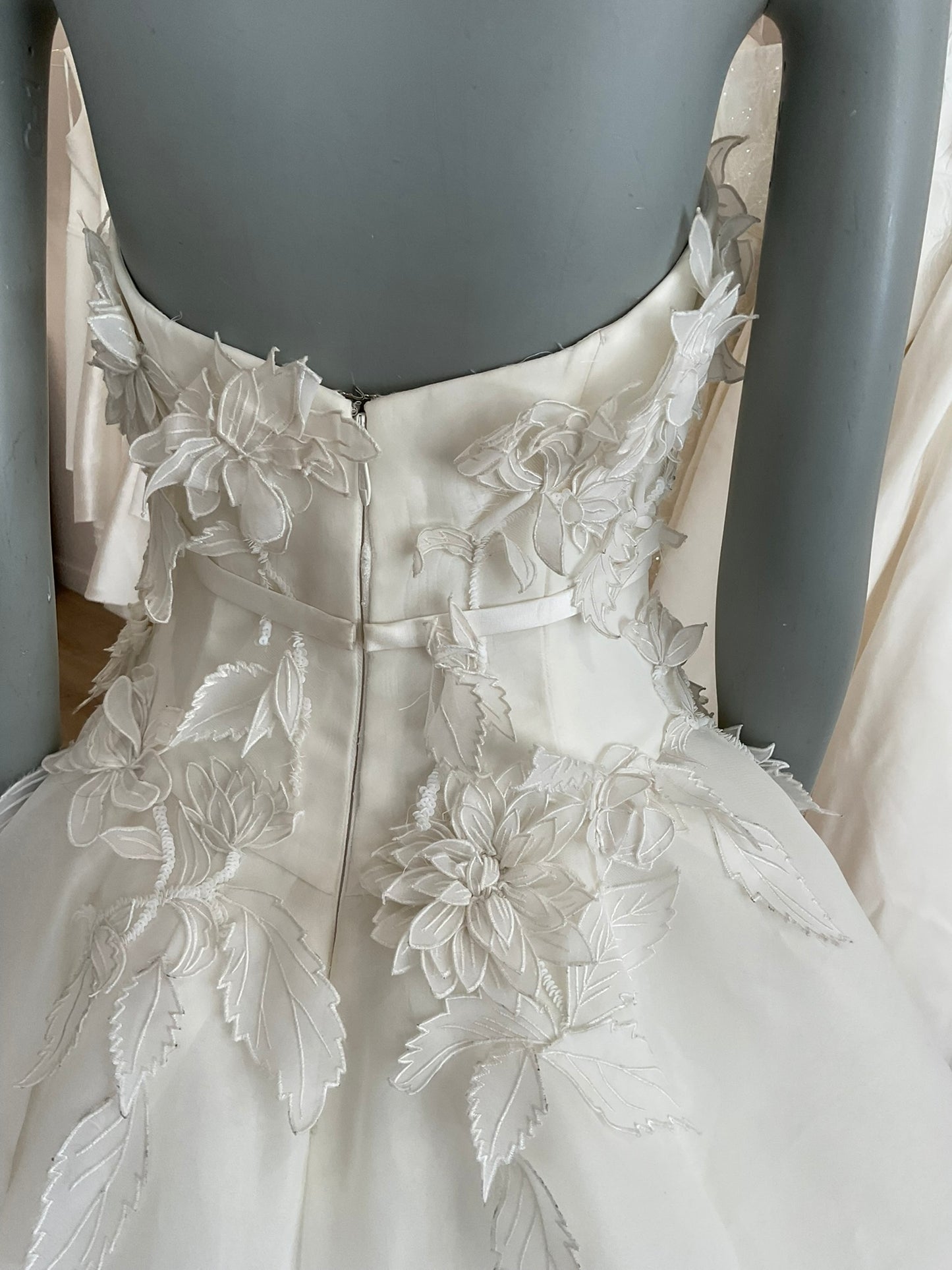 Amsale - Blossom (2)