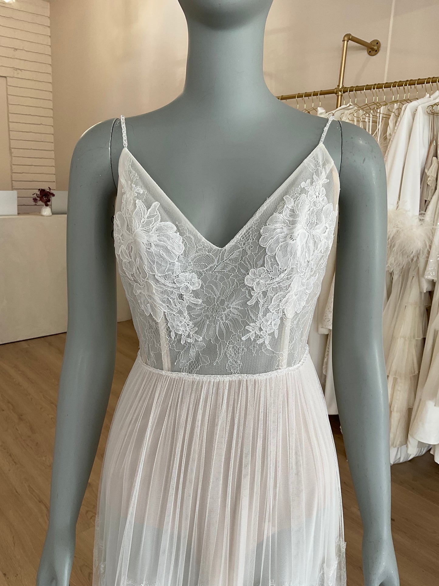 Flora Bridal - Scarlett w/veil (2)