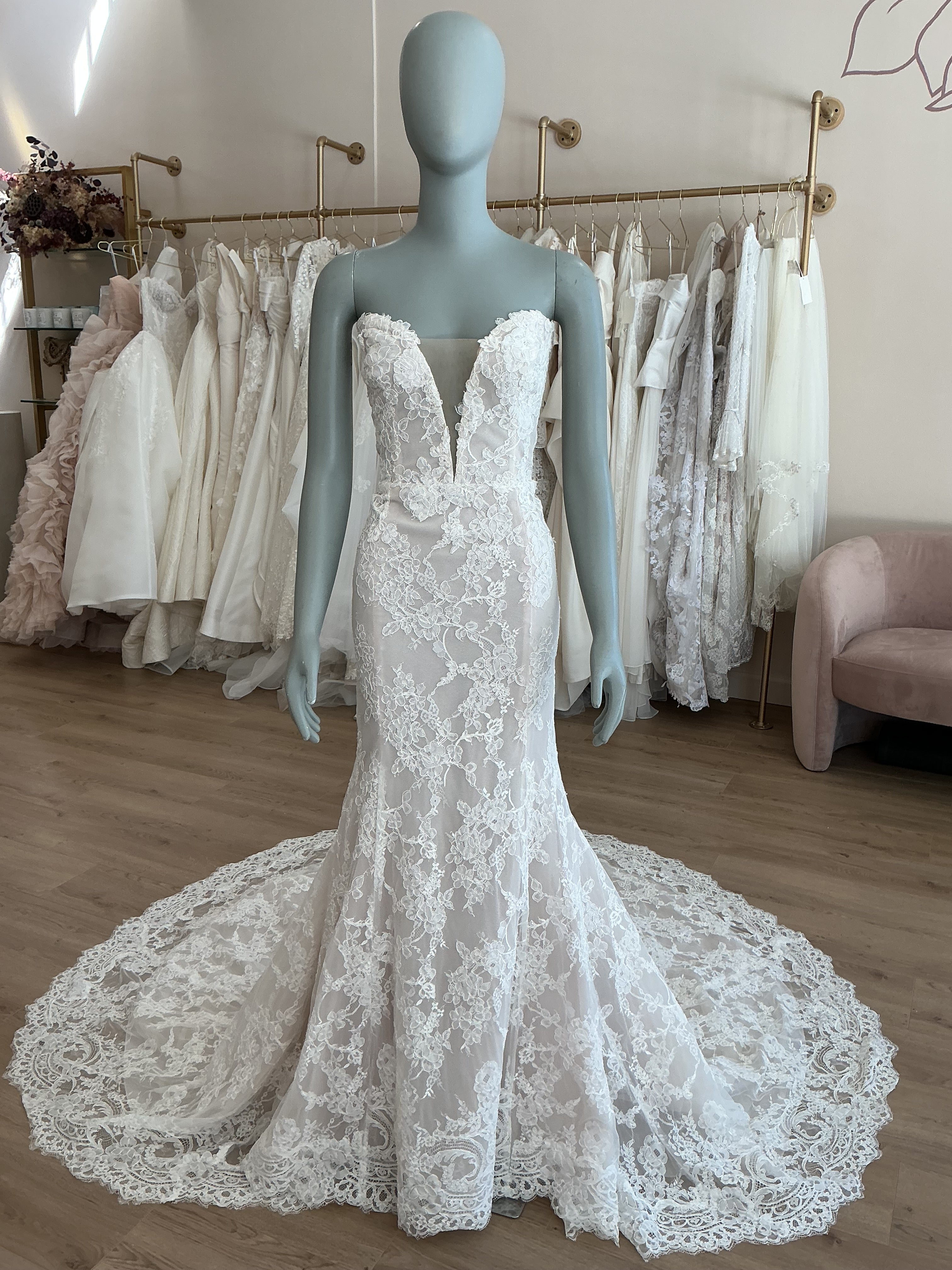 Pre-Owned Monique Lhuillier Wedding Dresses | Loved Twice