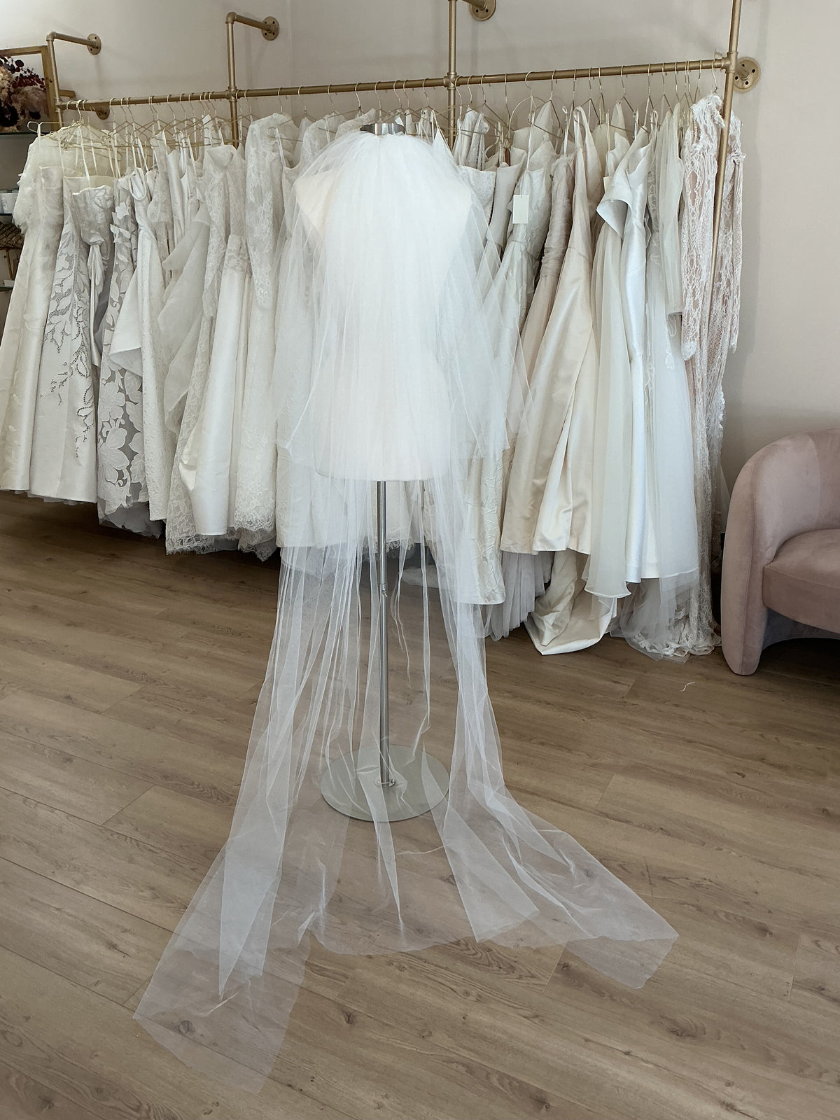 White Fangle - Double Layer Voluminous Raw Edge Cathedral (Chapel)