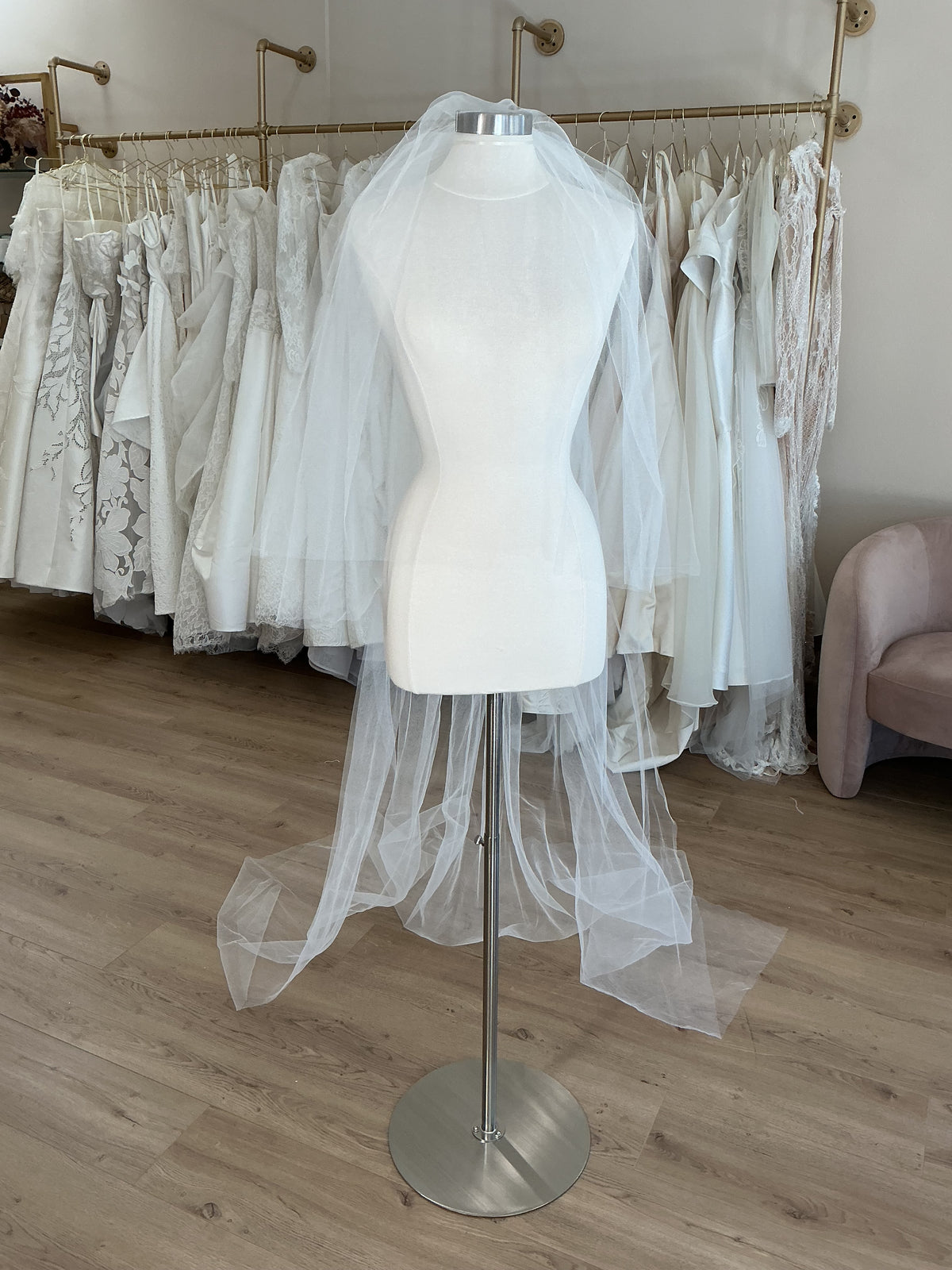 White Fangle - Double Layer Voluminous Raw Edge Cathedral (Chapel)
