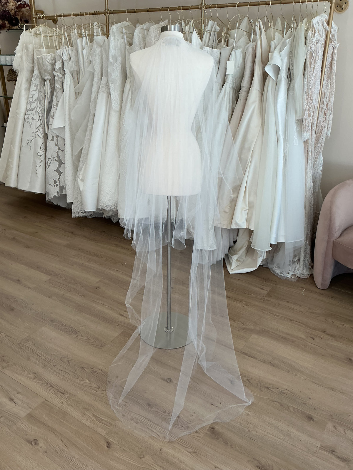 White Fangle - Double Layer Voluminous Raw Edge Cathedral (Chapel)