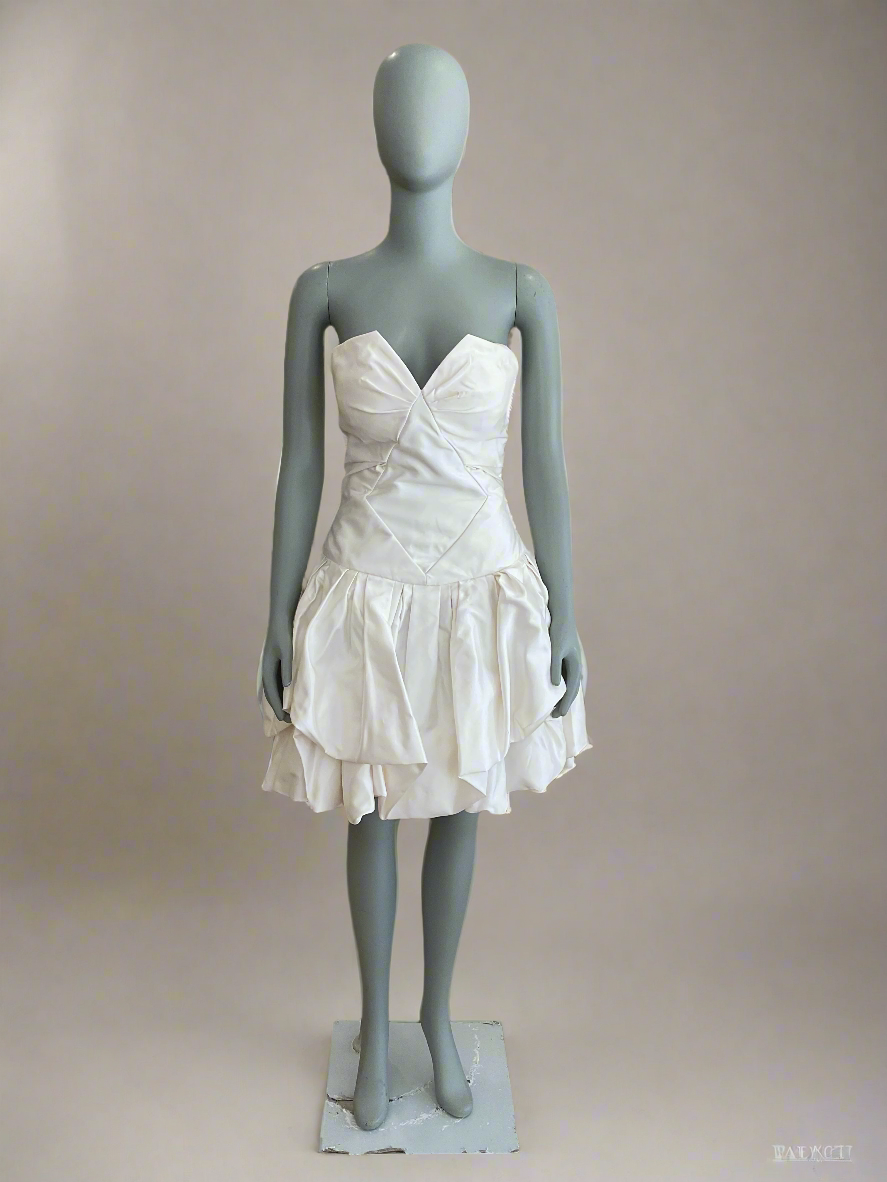Anna Maier- Short Satin Mini (2)