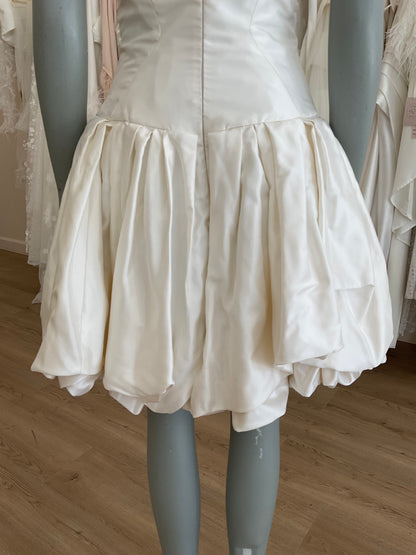 Anna Maier- Short Satin Mini (2)