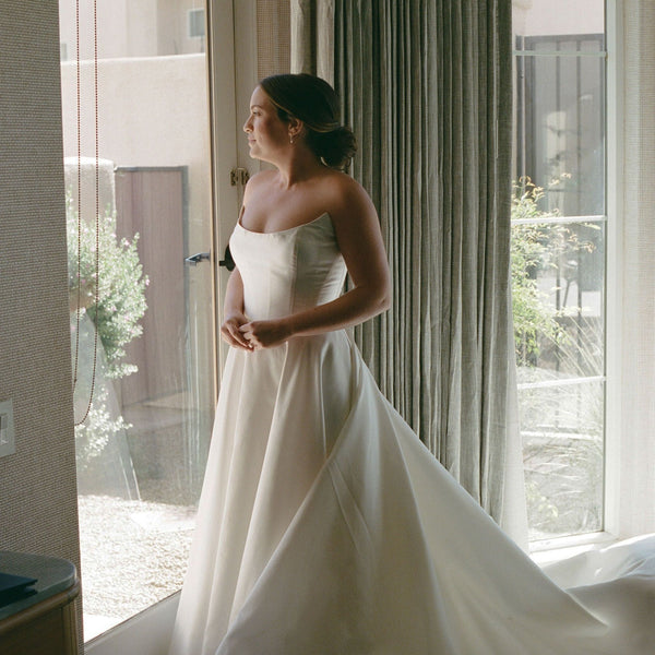 sarah seven bridesmaid dresses Seven, Rene Wedding Dress Save 75% It was custom made in the pearl crepe fabric and has a split sizing so it fits like a 14 in the waist but a 16 in the bust and hips Elegant Wedding Dress - SEPT