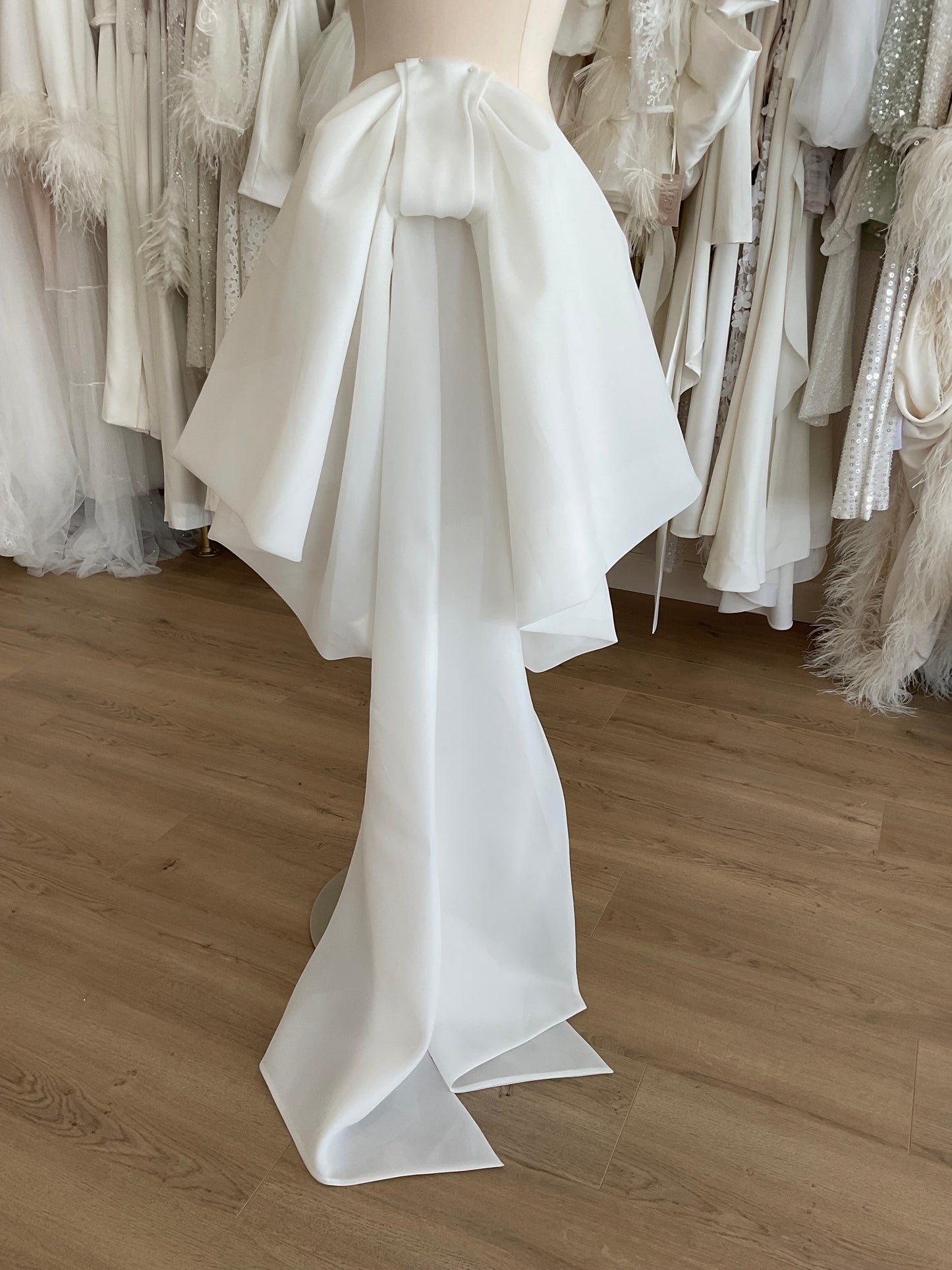 Lee Petra Grebenau - Glow Bow