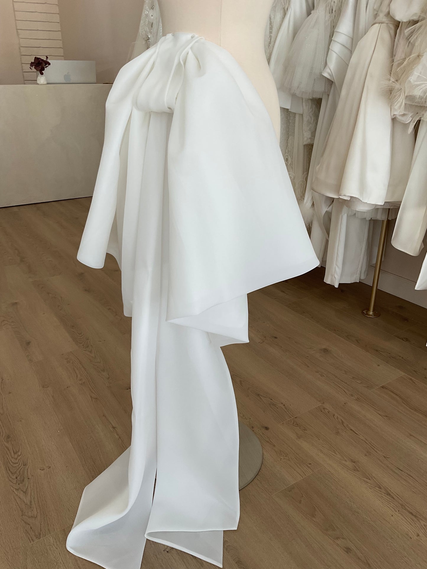 Lee Petra Grebenau - Glow Bow
