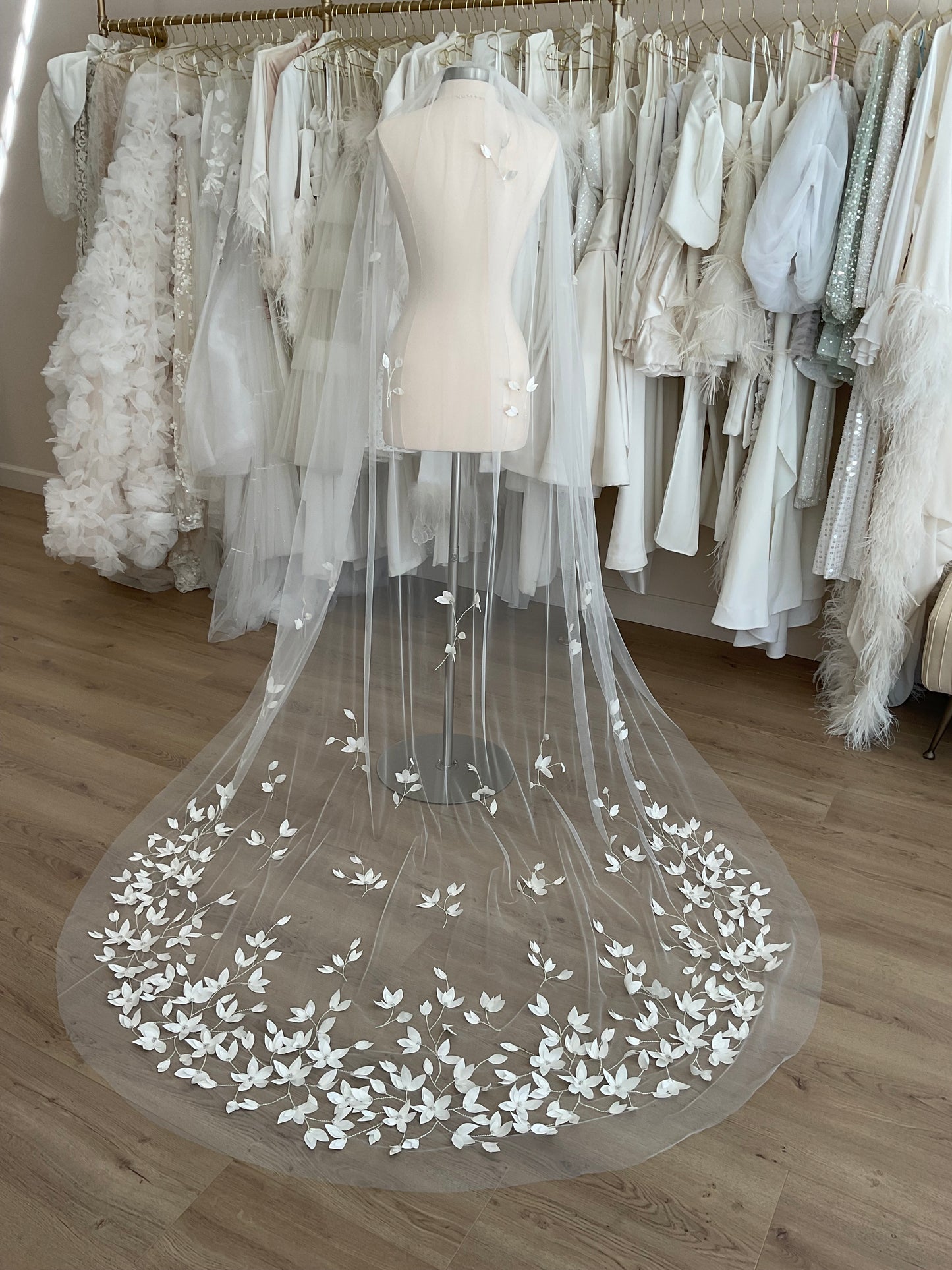 Alexandra Grecco - Lennon Veil