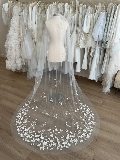 Alexandra Grecco - Lennon Veil