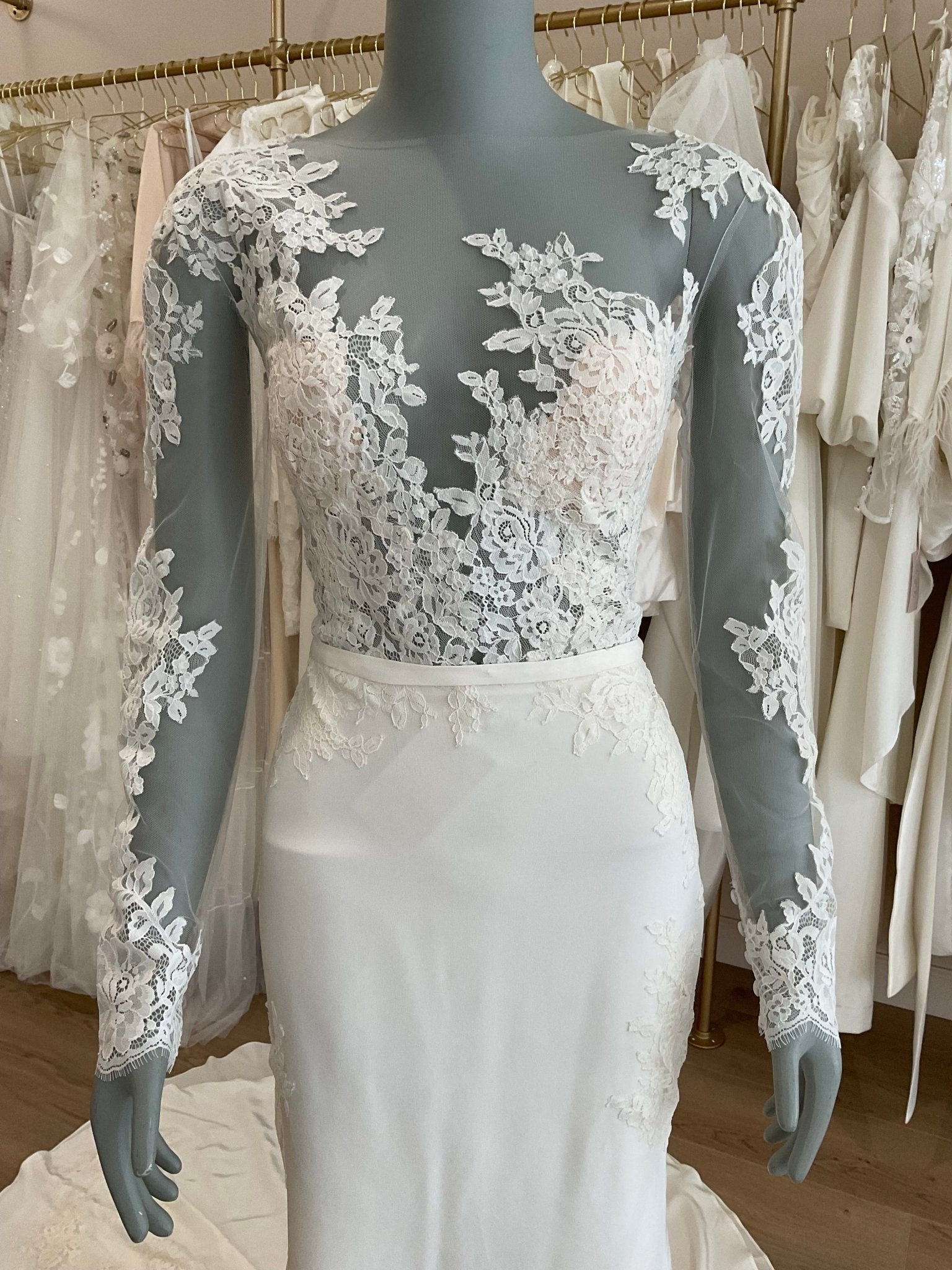 Angel Rivera Lace Long Sleeve Crepe Gown l Used Wedding Dress l Los Angeles Angel Rivera Lace Long Sleeve Crepe Gown l Used Wedding Dress l Los Angeles