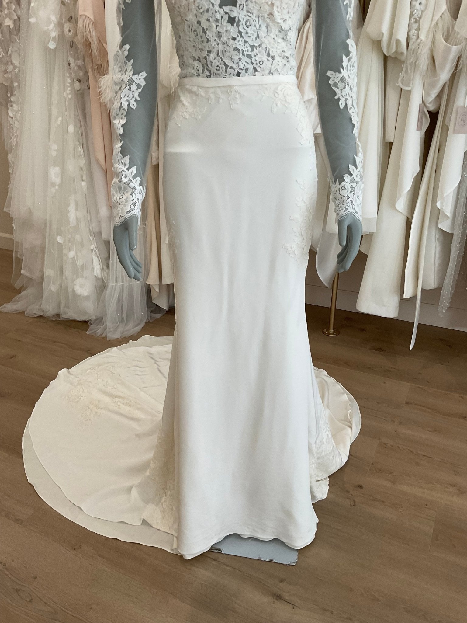Angel Rivera Lace Long Sleeve Crepe Gown l Used Wedding Dress l Los Angeles Angel Rivera Lace Long Sleeve Crepe Gown l Used Wedding Dress l Los Angeles