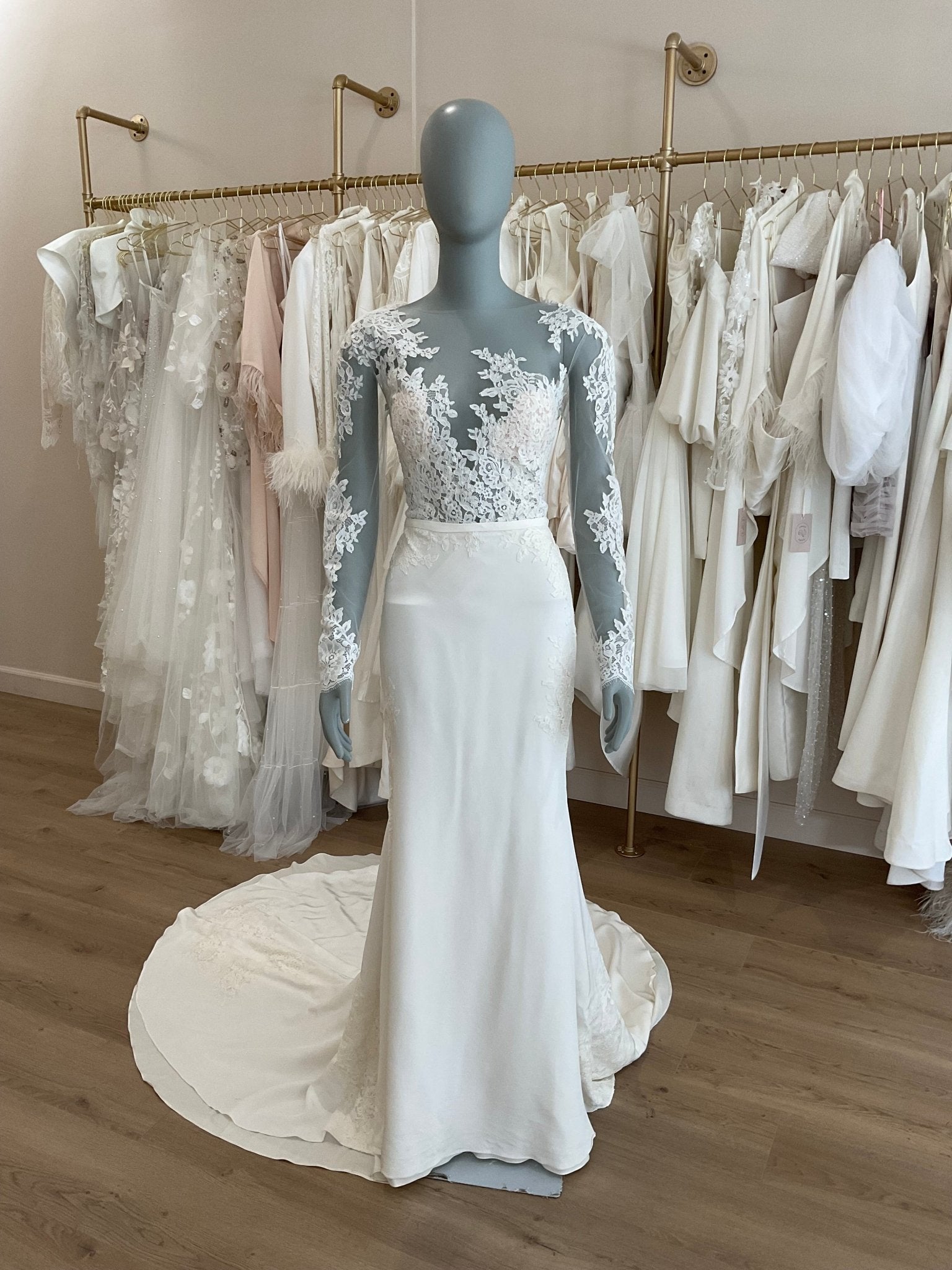 Angel Rivera Lace Long Sleeve Crepe Gown l Used Wedding Dress l Los Angeles Angel Rivera Lace Long Sleeve Crepe Gown l Used Wedding Dress l Los Angeles