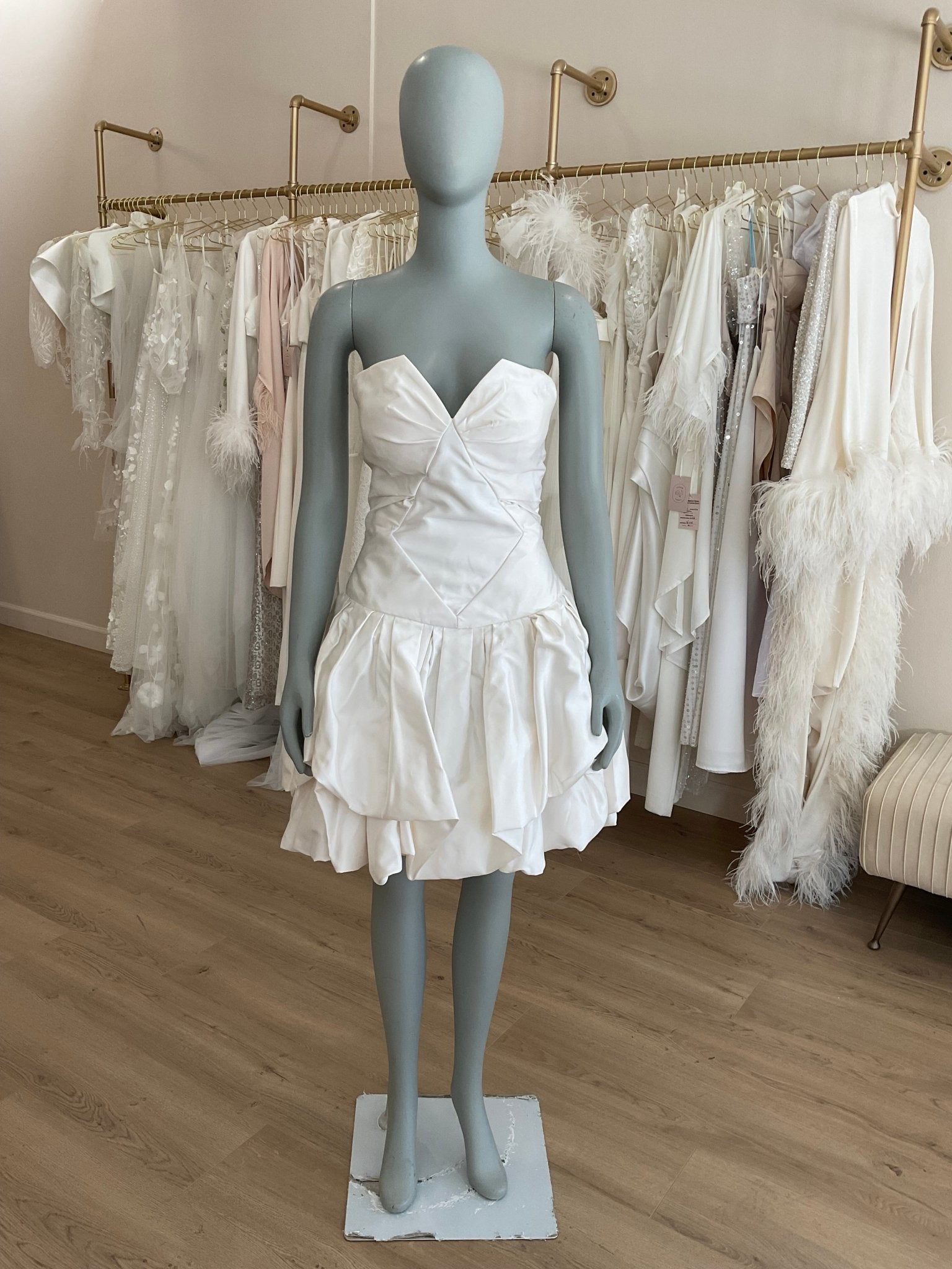 Anna Maier- Short Satin Mini l Preowned Little White Dress l Los Angeles Anna Maier- Short Satin Mini l Preowned Little White Dress l Los Angeles