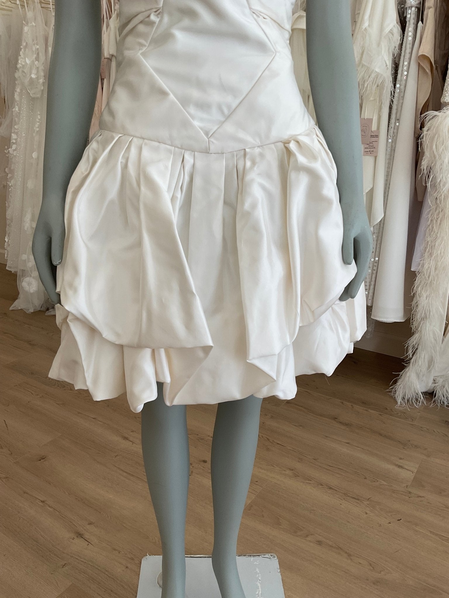 short ruffle white dress Anna Maier- Short Satin Mini l Preowned Little White Dress l Los Angeles