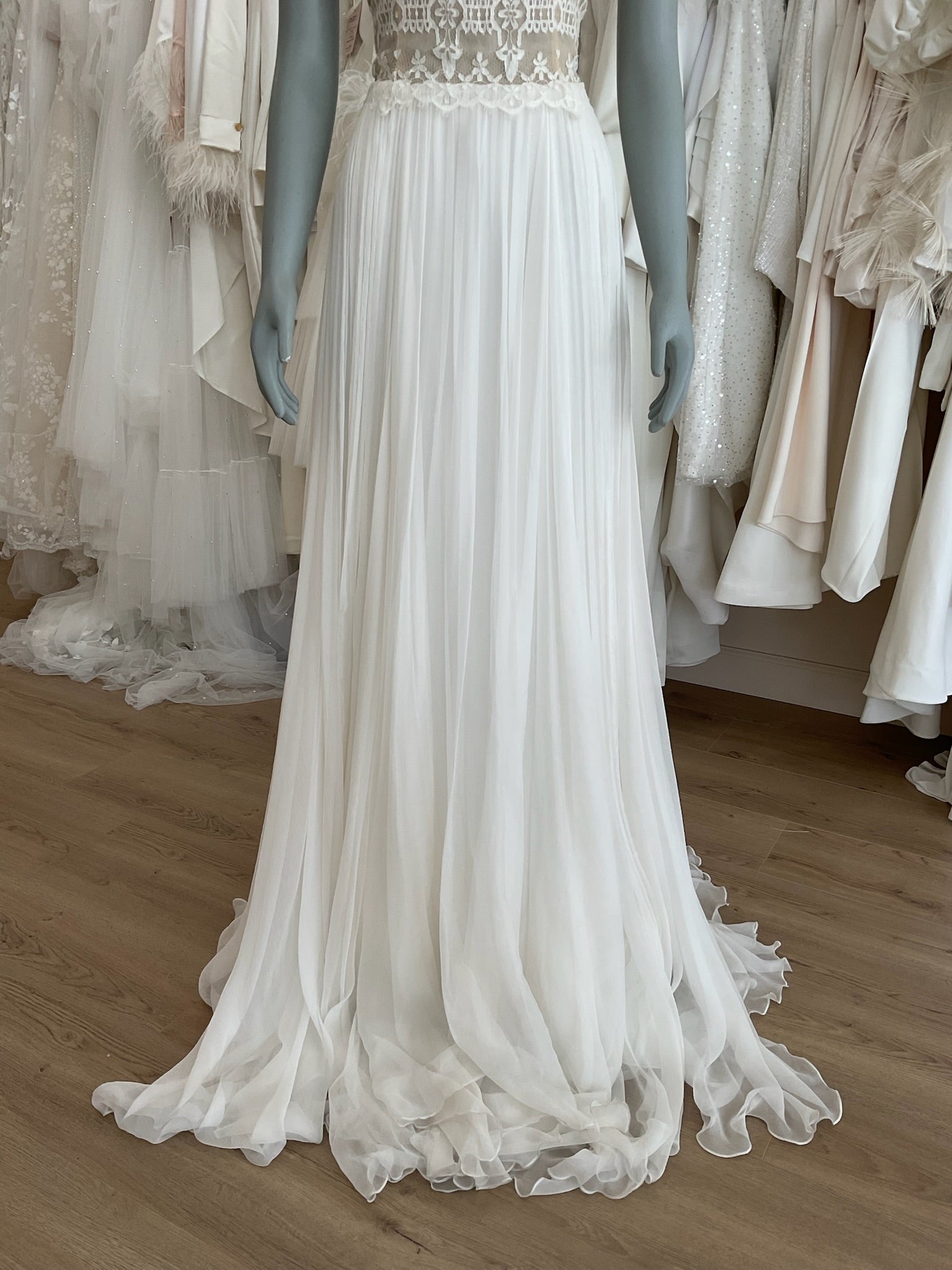 Divine Atelier - Daria (no sleeves) (10)Wedding Dresses10