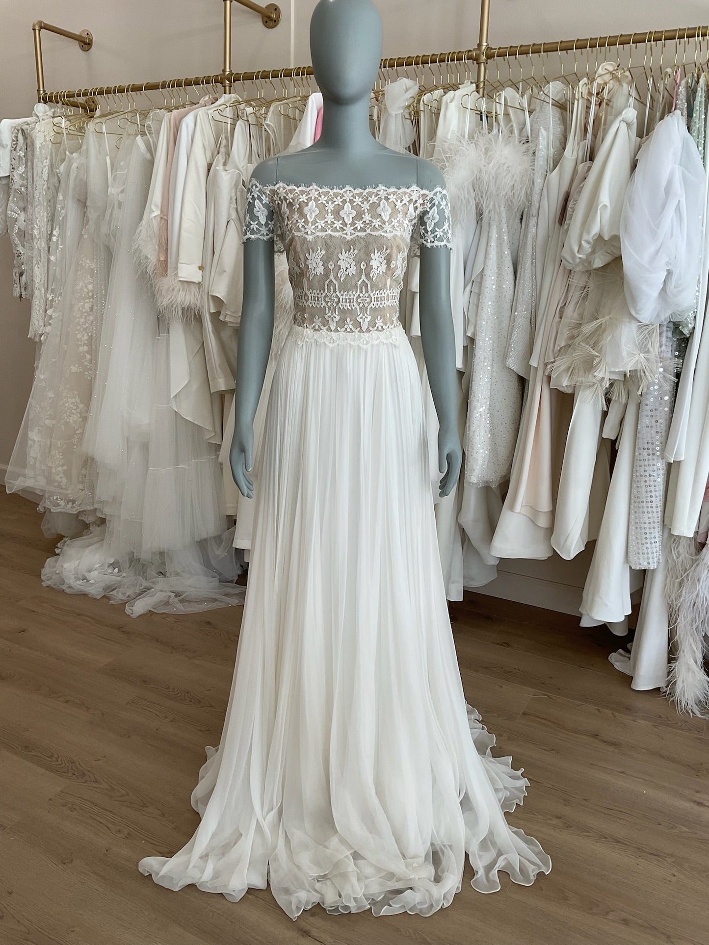 Divine Atelier - Daria (no sleeves) (10)Wedding Dresses10