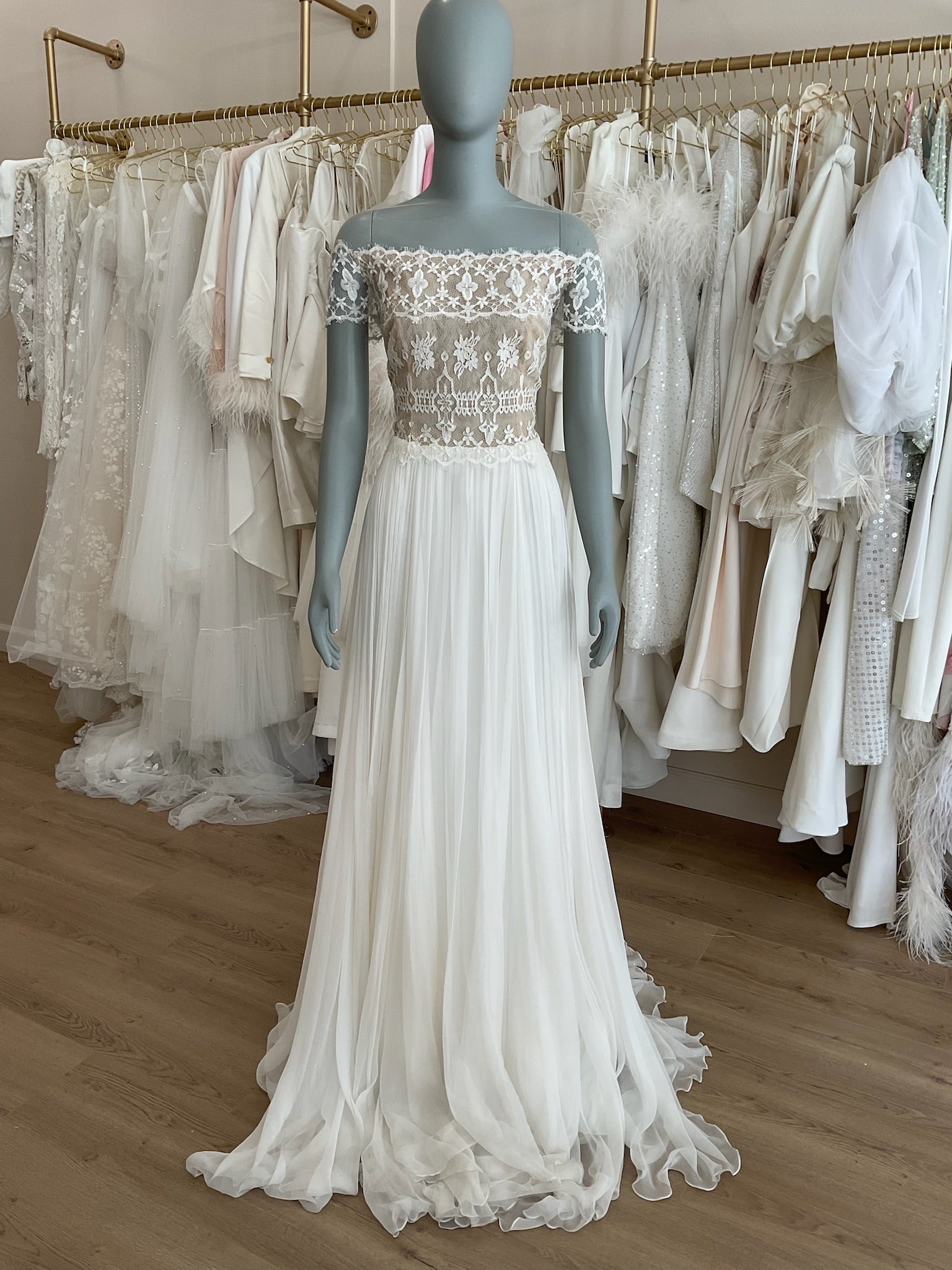 Divine Atelier - Daria (no sleeves) (10)Wedding Dresses10