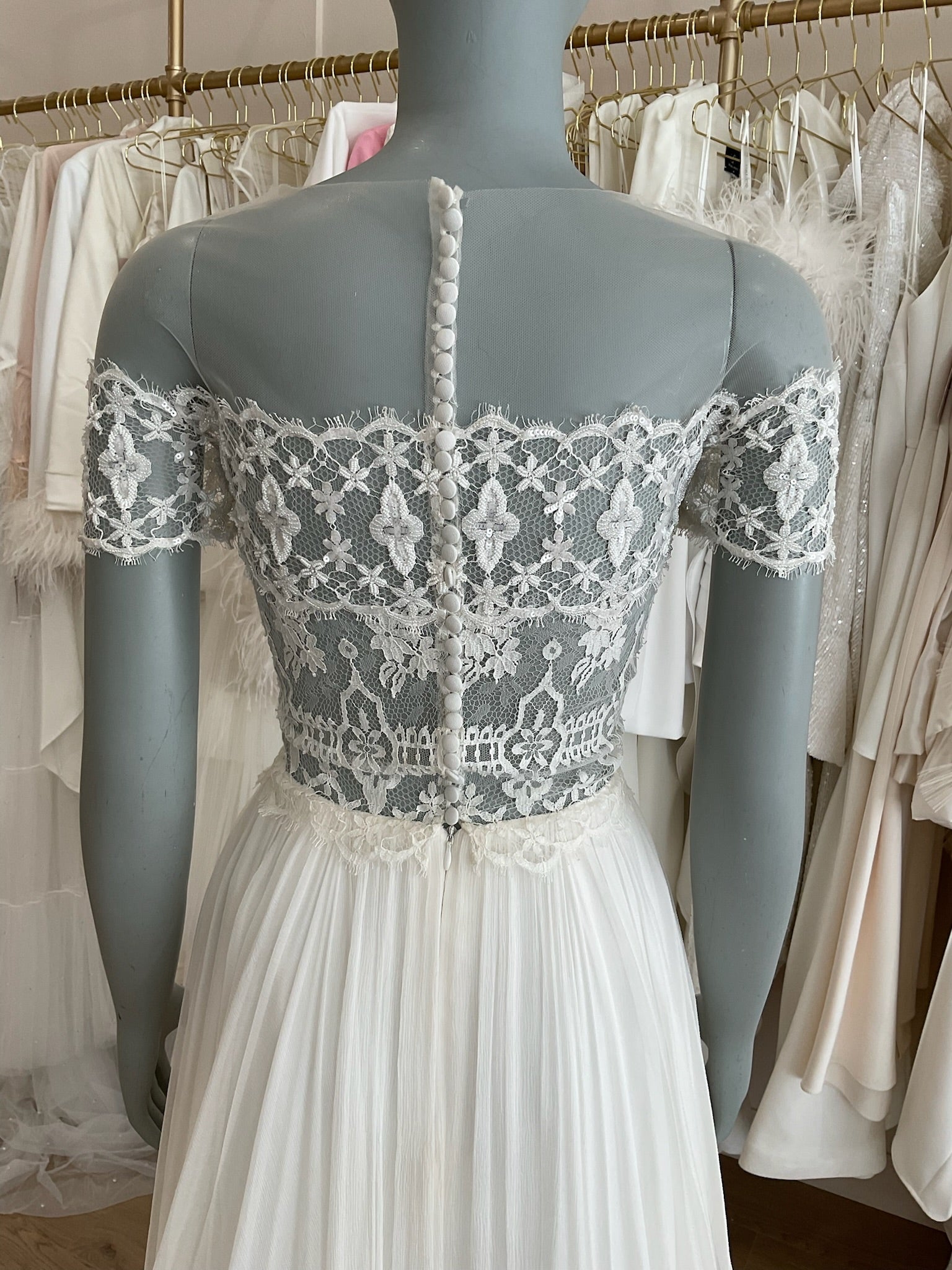 Divine Atelier - Daria (no sleeves) (10)Wedding Dresses10