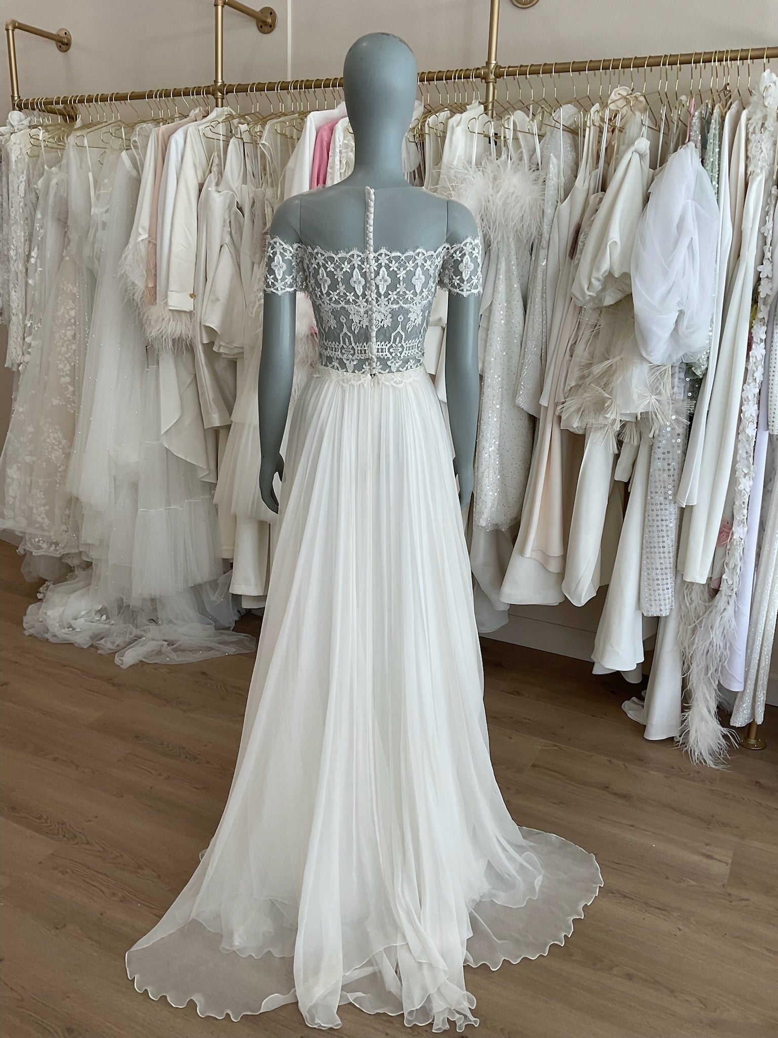 Divine Atelier - Daria (no sleeves) (10)Wedding Dresses10