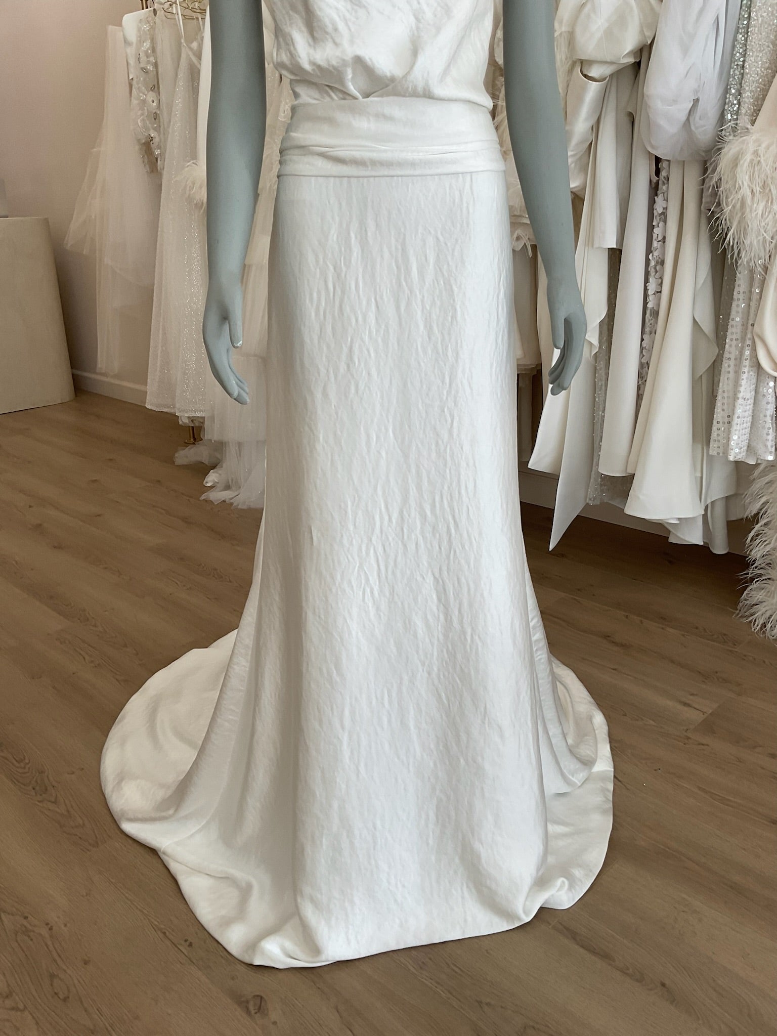 Hera Couture Tora l Sample Wedding Dress l Los Angeles Hera Couture Tora l Sample Wedding Dress l Los Angeles