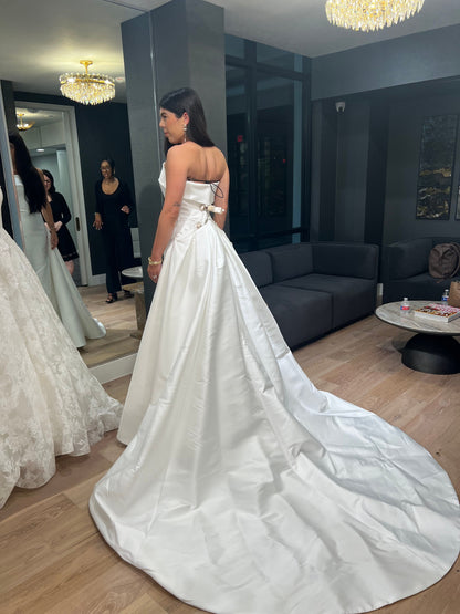 Anne Barge - Newport & Train Trumpet Gown  (12)