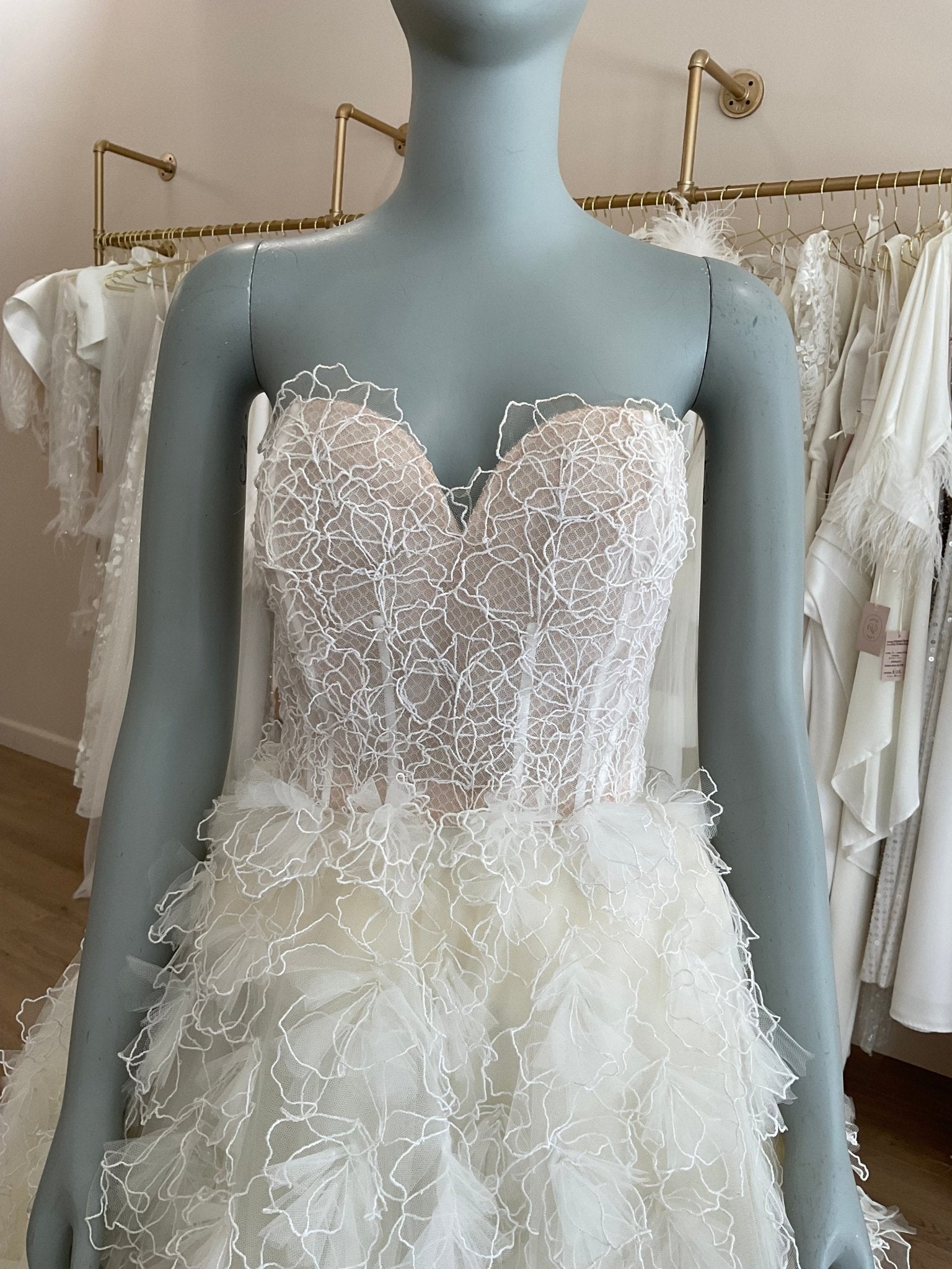 Oscar De La Renta - Look 14 Spring '22 l Preowned Wedding Dress l Los Angeles Oscar De La Renta - Look 14 Spring '22 l Preowned Wedding Dress l Los Angeles