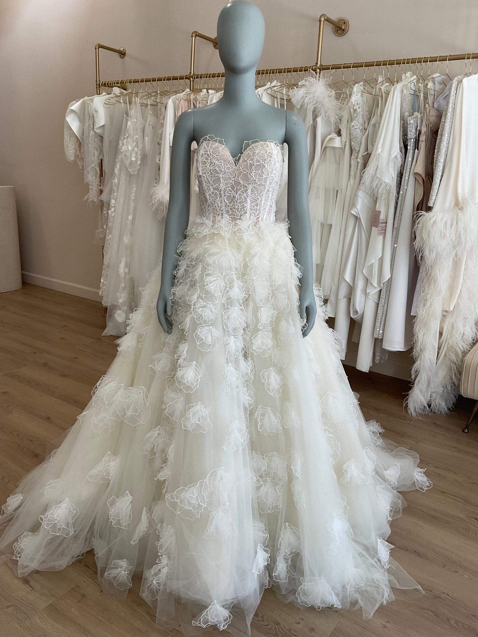 renting wedding dresses near me Oscar De La Renta